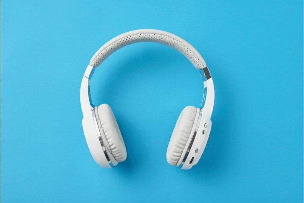 Why Do My Wireless Headphones Keep Cutting Out? Hybratech