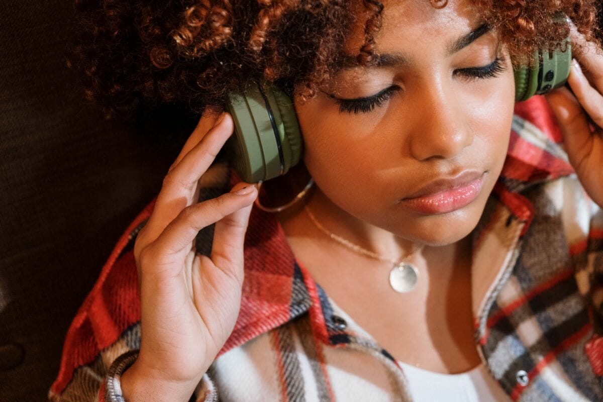 What Is Soundstage In Headphones